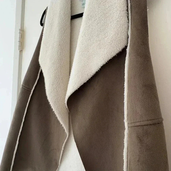 Vintage Faux Suede Shearling Vest - Size S - Picture 6 of 6
